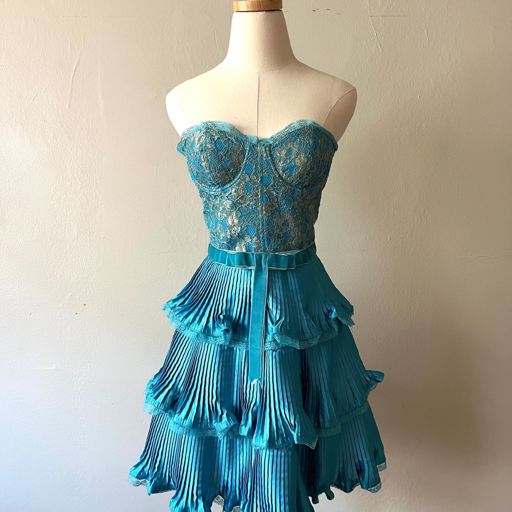 SOLD 🛍 Betsey Johnson Dress 2 👗